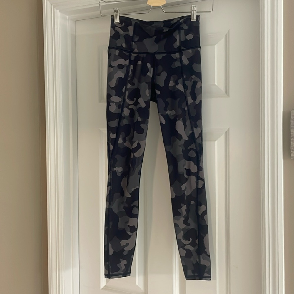 Athleta leggings camo sz XXS like new